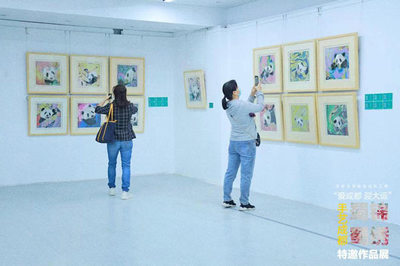 名家作品亮相 展现非遗魅力——“爱成都·迎大运”手艺成都蜀锦蜀绣特邀作品展正式开展