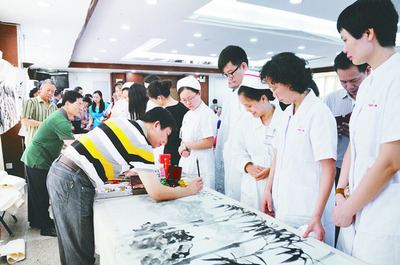 光与影 到人民中去——论文艺创作的时代使命与人民立场